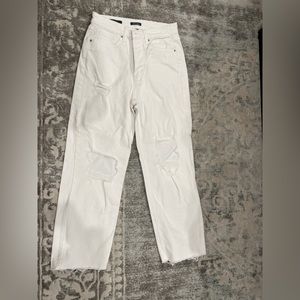 Wild fable white ripped jeans. Size 6. Great condition!